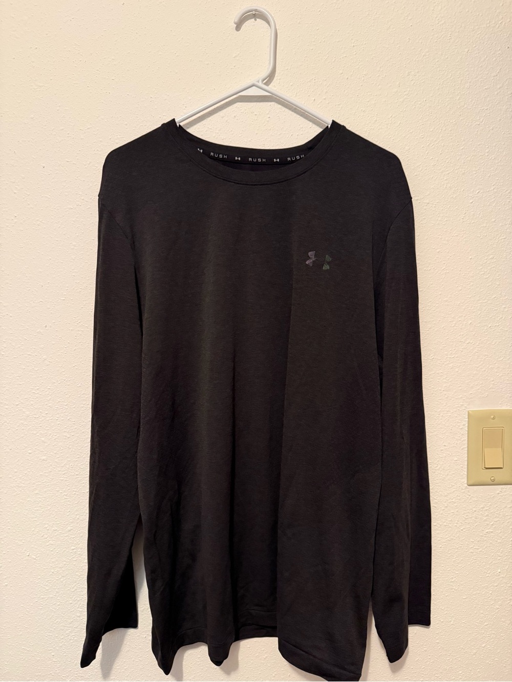 Under Armour Black Long Sleeve Crew Tee
